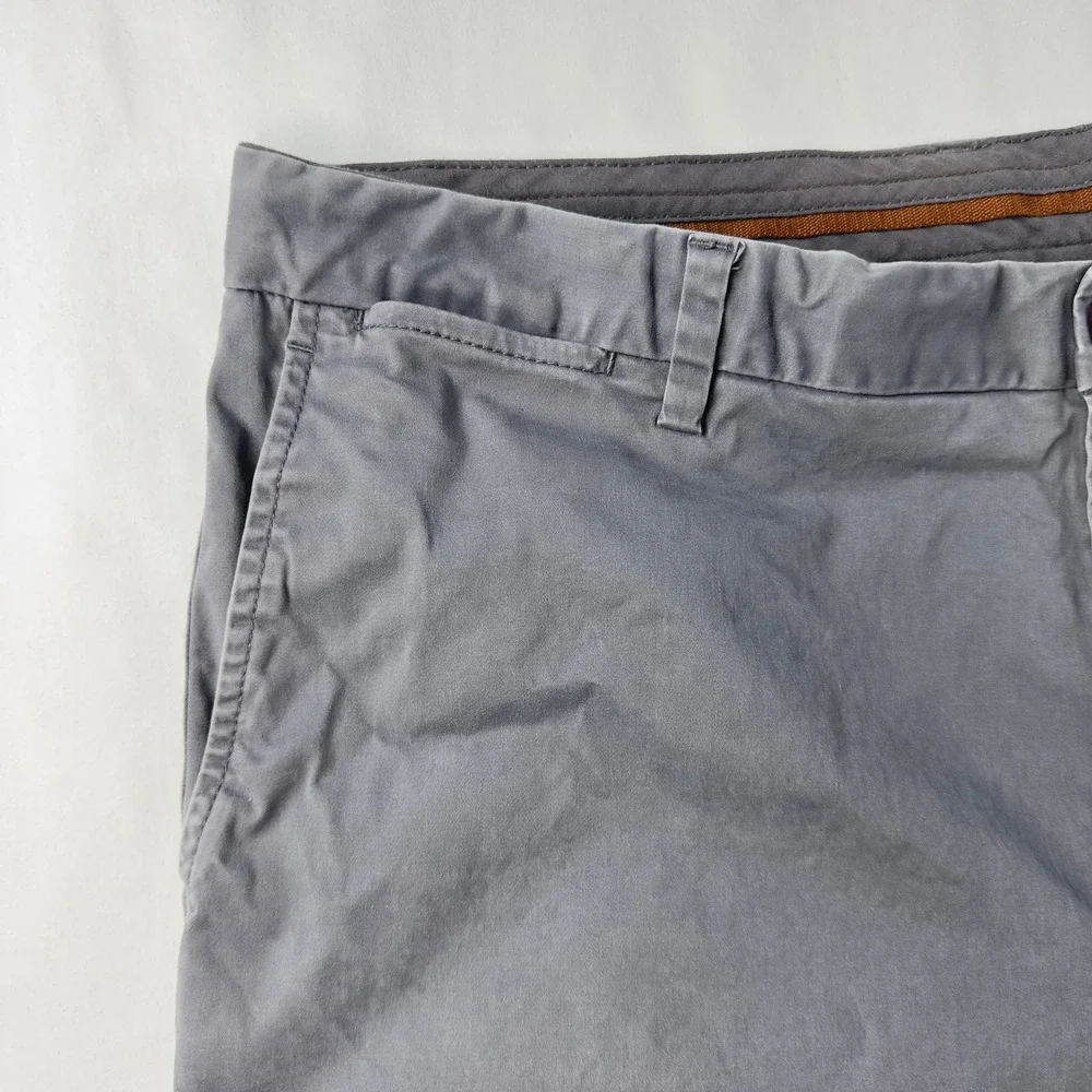 Tommy Bahama Chino Shorts Men's 40 Gray Preppy Flat Front Stretch Casual Golf